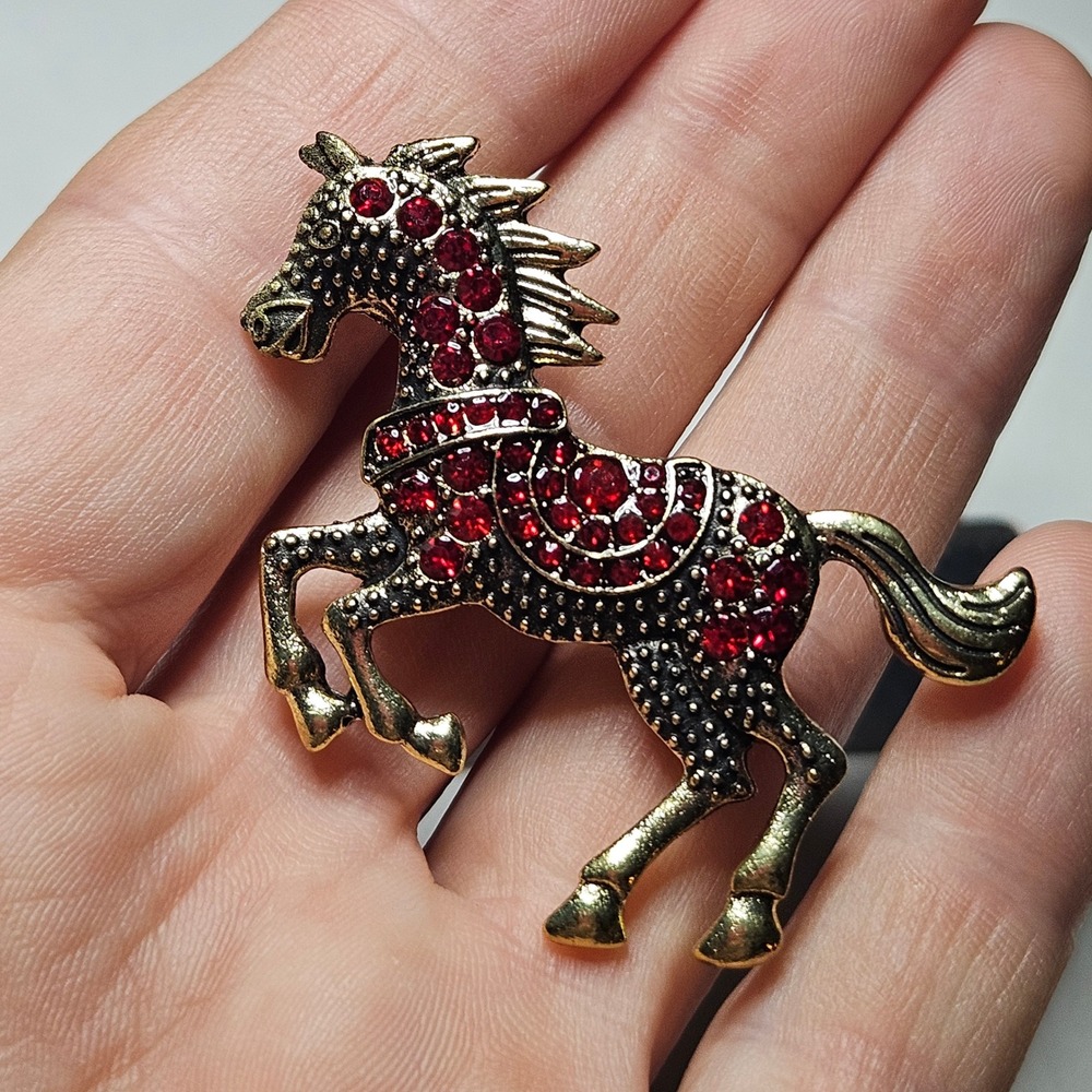 Horse Brooch Pin Unisex OS Gold Red Rhinestone Western Equestrian Retro